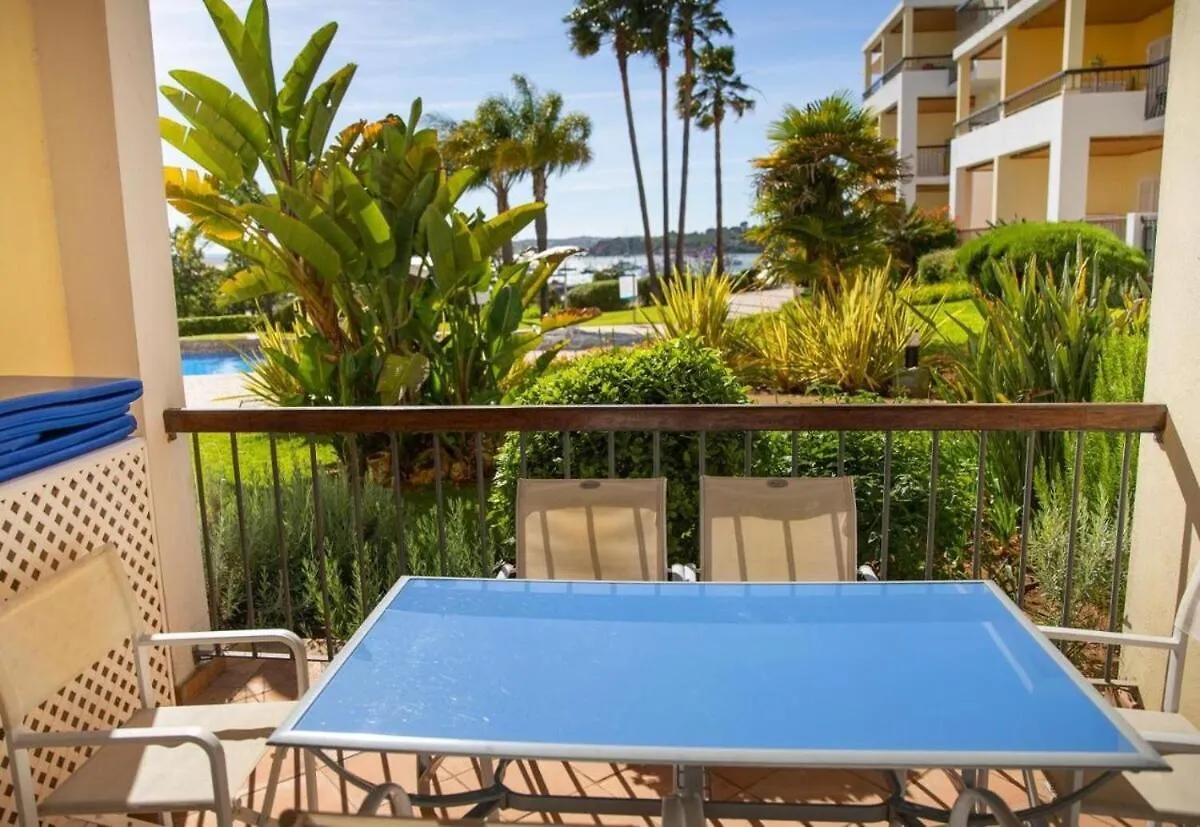 3-Bedroom Ground Floor Apartment With Communal Pool In The Heart Of Alvor At07