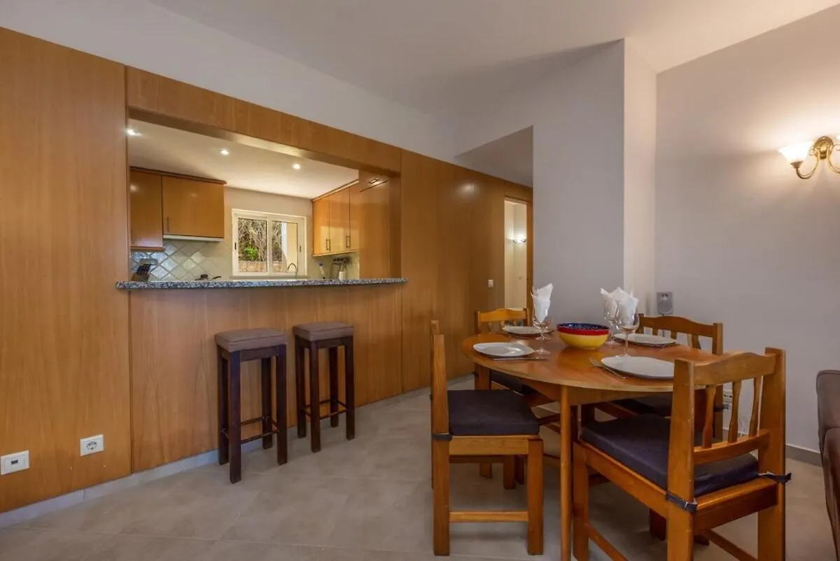 3-Bedroom Ground Floor Apartment With Communal Pool In The Heart Of Alvor At07 Portugal
