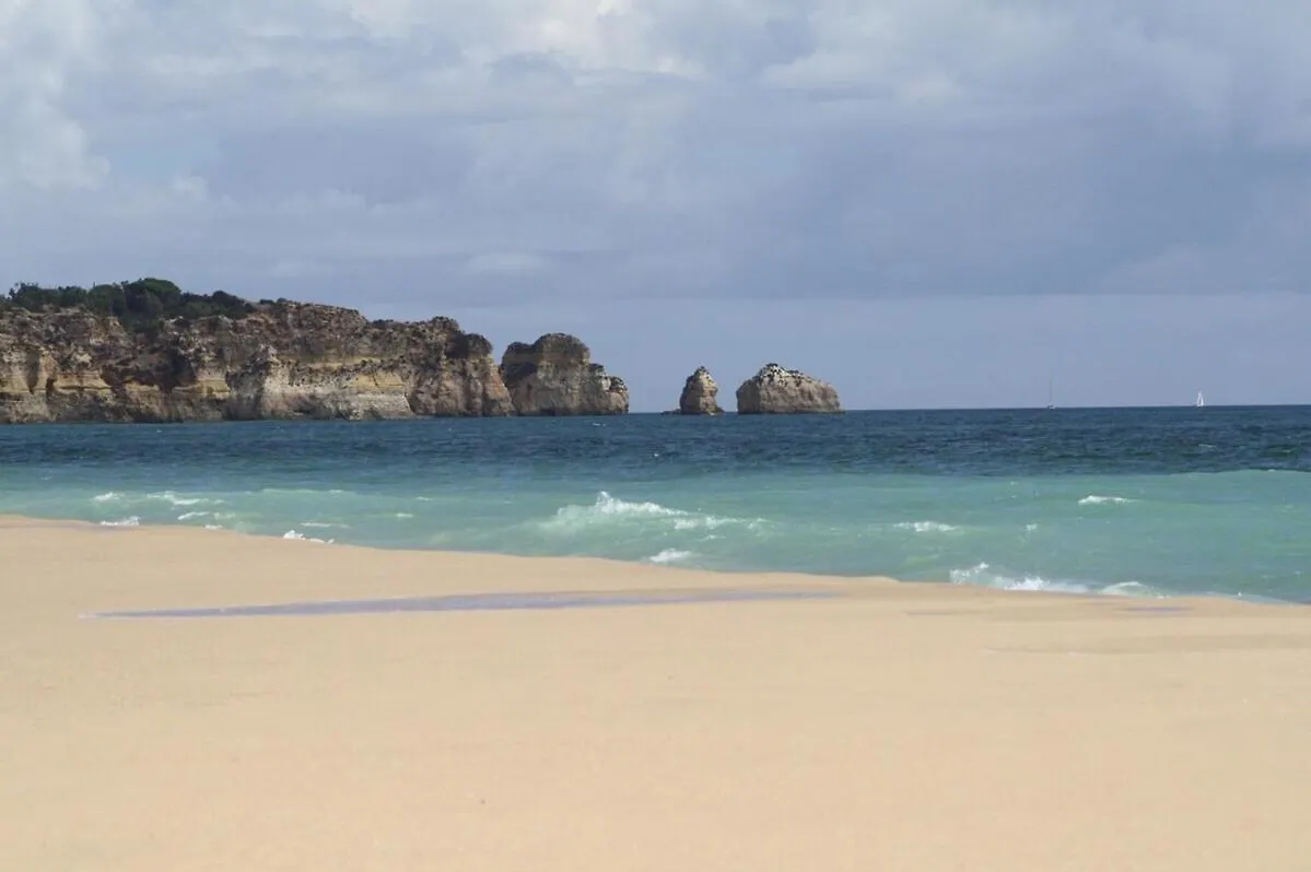3-Bedroom Ground Floor Apartment With Communal Pool In The Heart Of Alvor At07