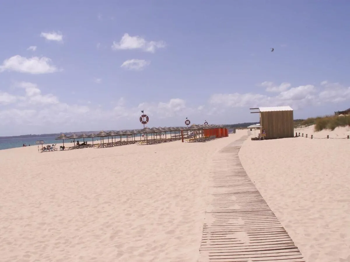 3-Bedroom Ground Floor Apartment With Communal Pool In The Heart Of Alvor At07