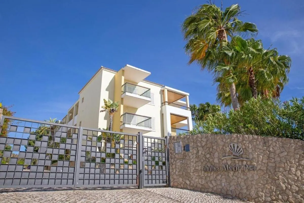 3-Bedroom Ground Floor Apartment With Communal Pool In The Heart Of Alvor At07