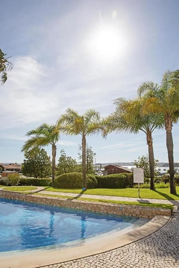 3-Bedroom Ground Floor Apartment With Communal Pool In The Heart Of Alvor At07 Portugal