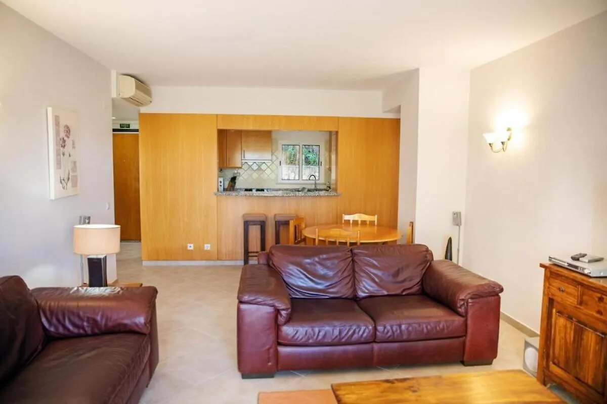 3-Bedroom Ground Floor Apartment With Communal Pool In The Heart Of Alvor At07 0*,