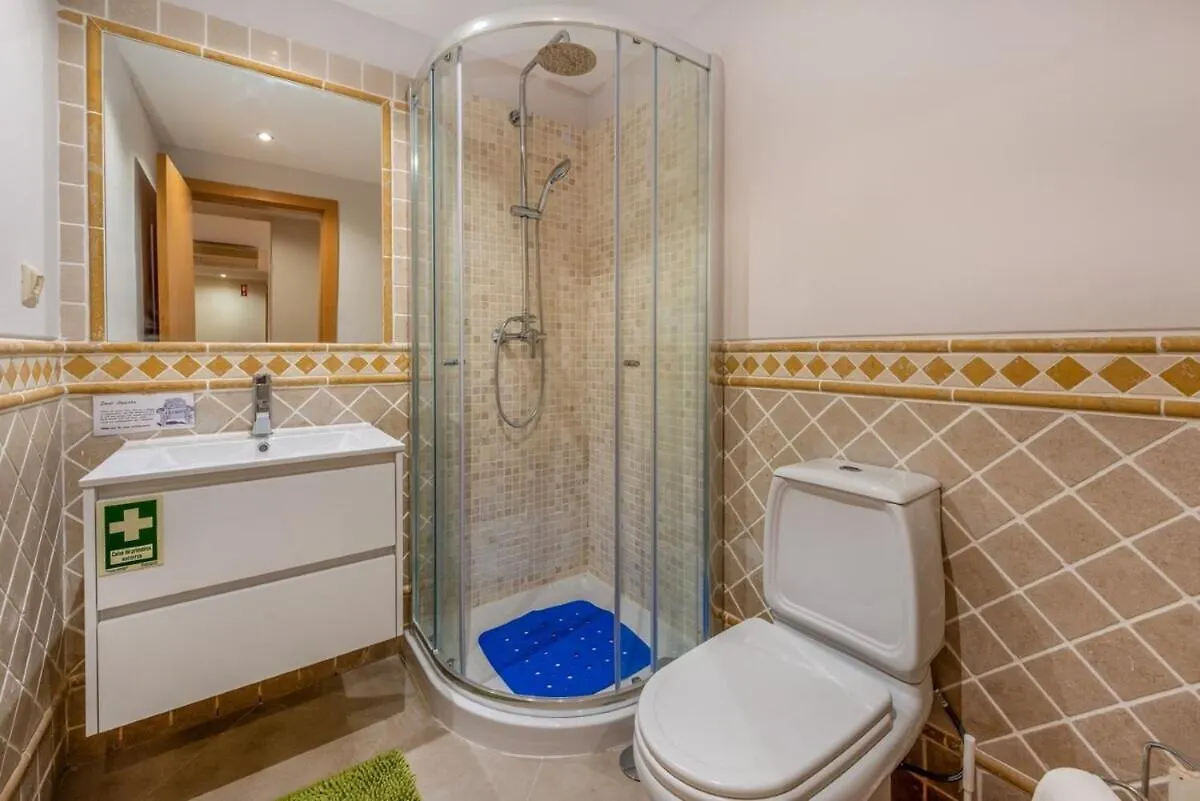 3-Bedroom Ground Floor Apartment With Communal Pool In The Heart Of Alvor At07
