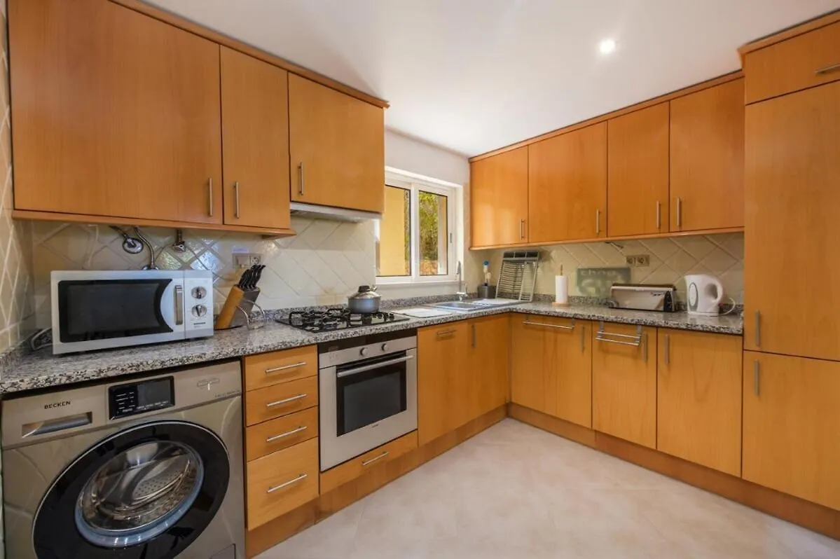 3-Bedroom Ground Floor Apartment With Communal Pool In The Heart Of Alvor At07 Portugal